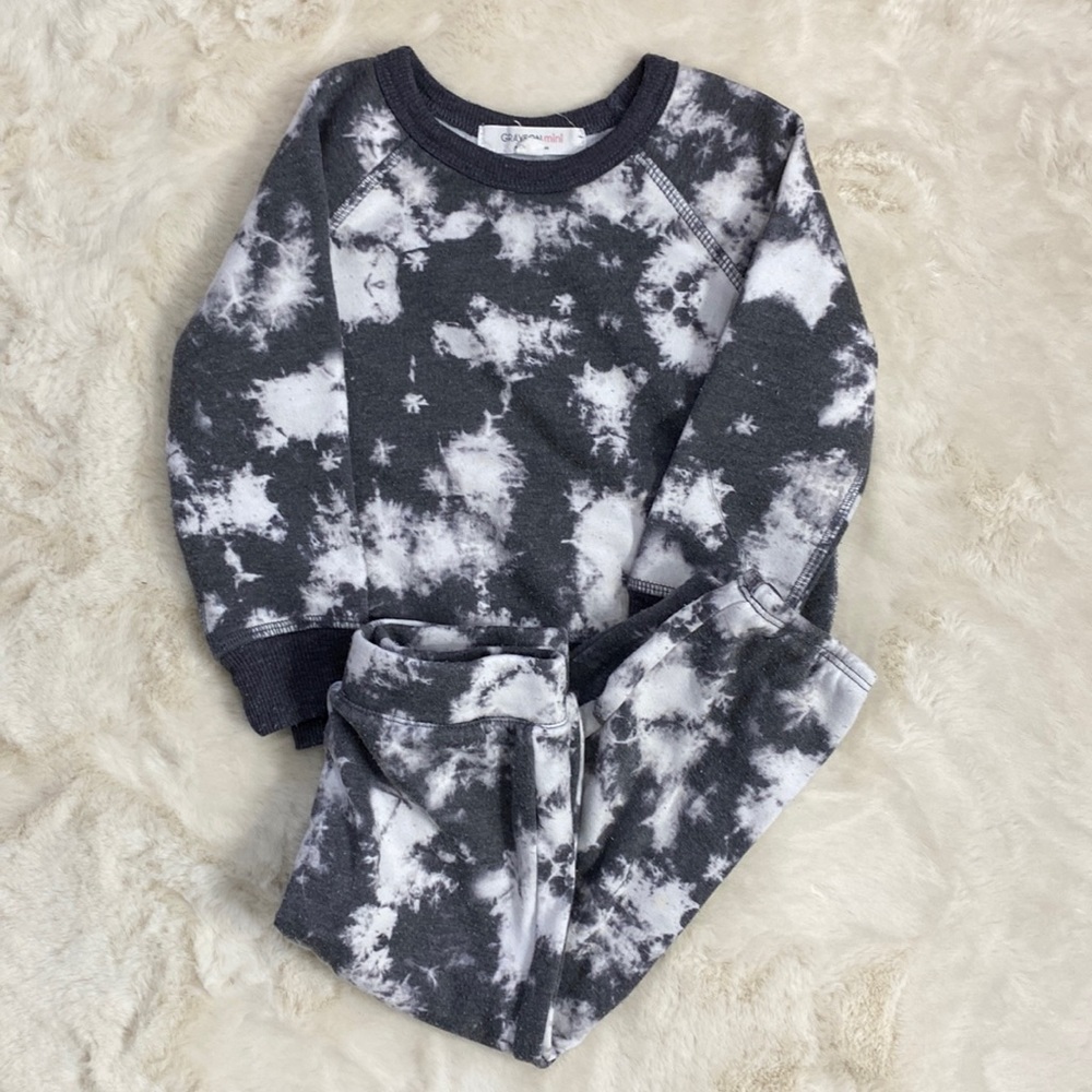 Grayson Mini matching outfit